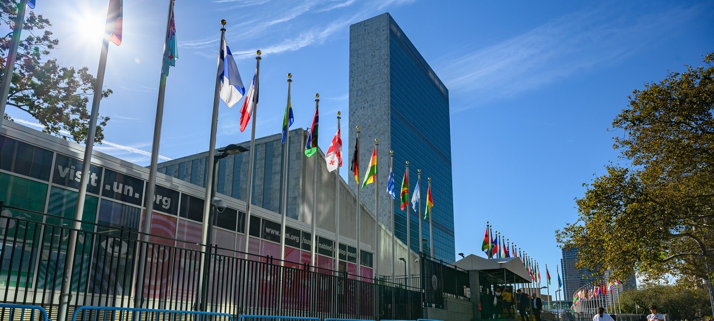 un flags outside un building 