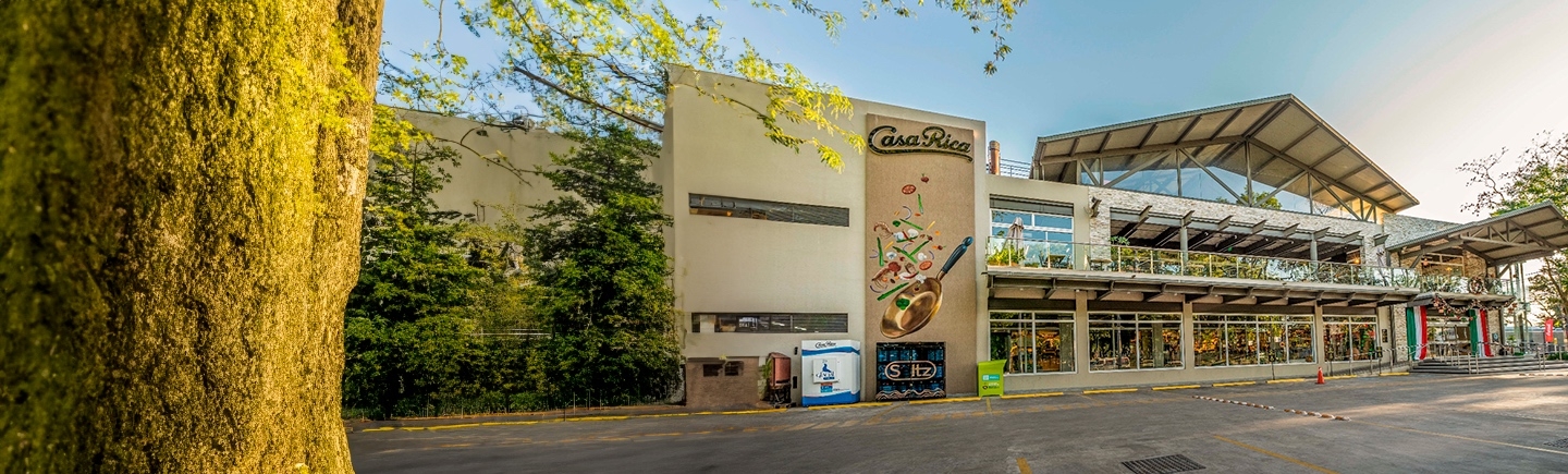 Front of Casa Rica store